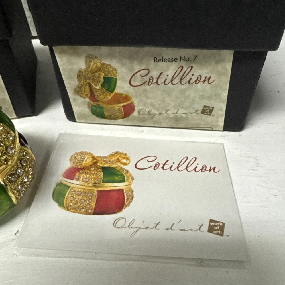 Blinged Enamel‎ Trinket Pill Box Objet D'ART FORM COLLECTIBLES Cotillion #7